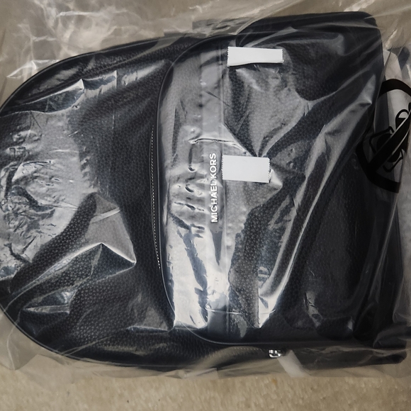 Michael Kors Black Medium Leather Backpack. New main image 4